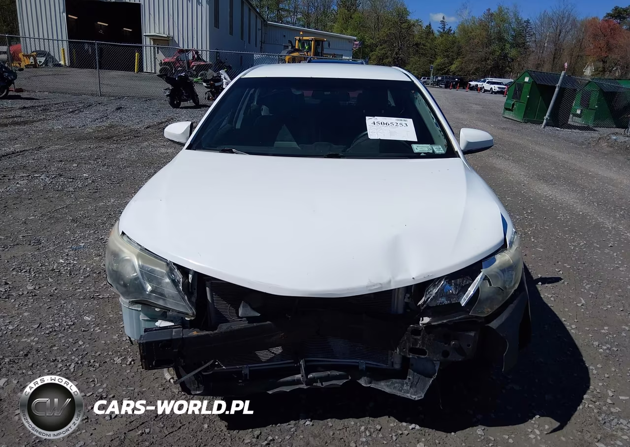 2014 Toyota Camry Se VIN:NY74323 - 12