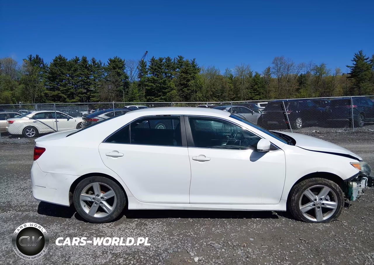 2014 Toyota Camry Se VIN:NY74323 - 13