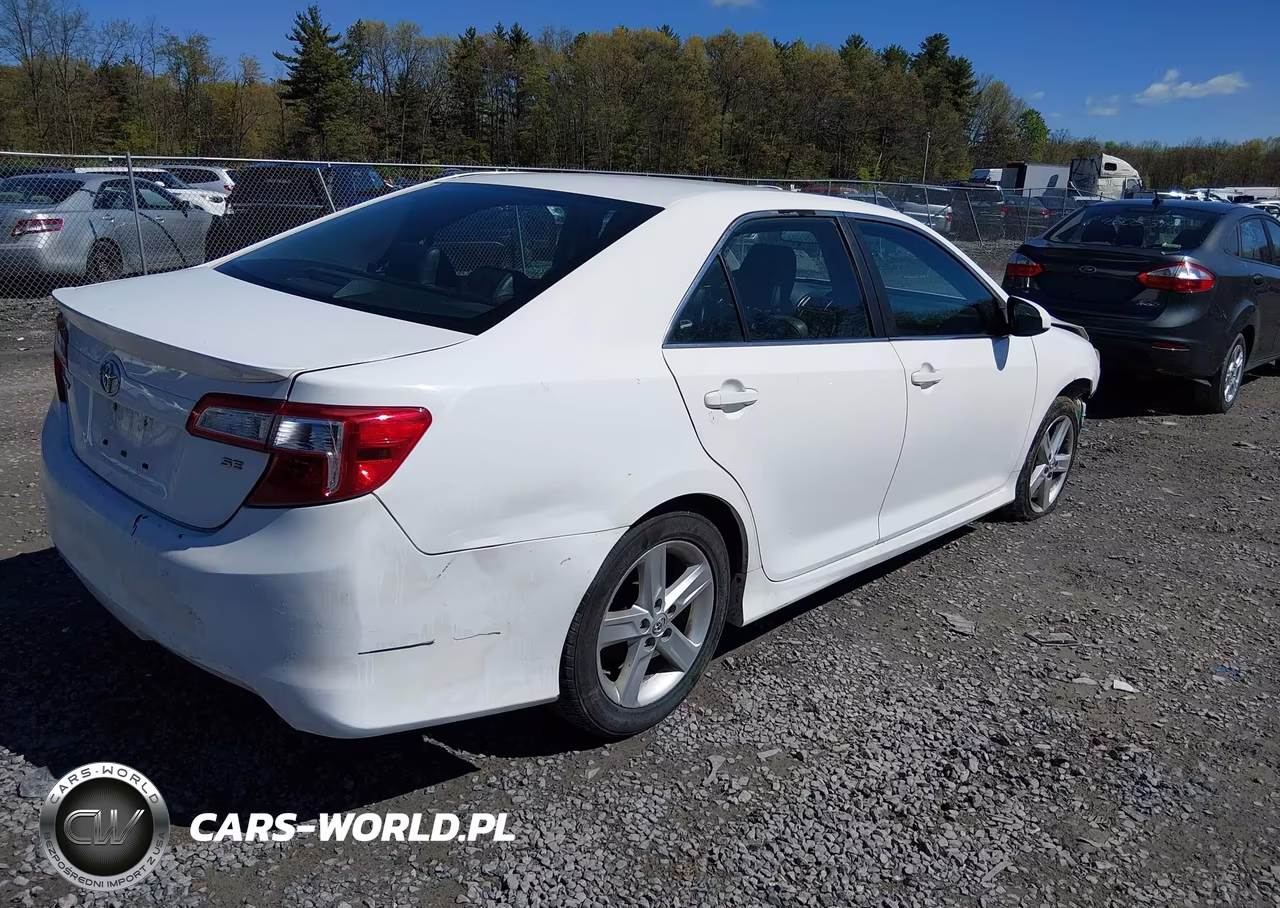 2014 Toyota Camry Se VIN:NY74323 - 4