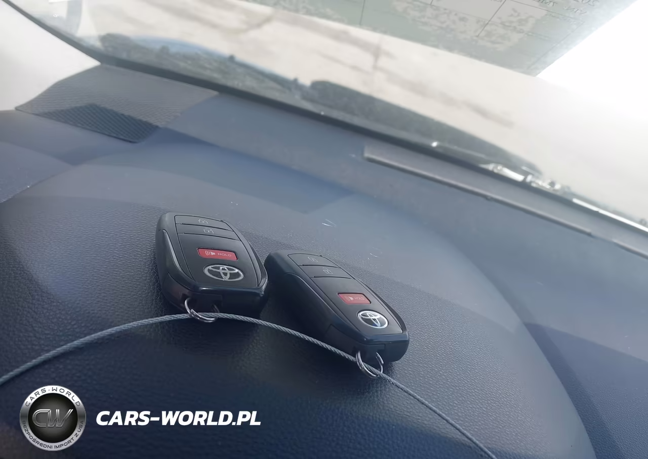 2023 Toyota Corolla Cross Le VIN:7MUCAABG8PV075388 - 11