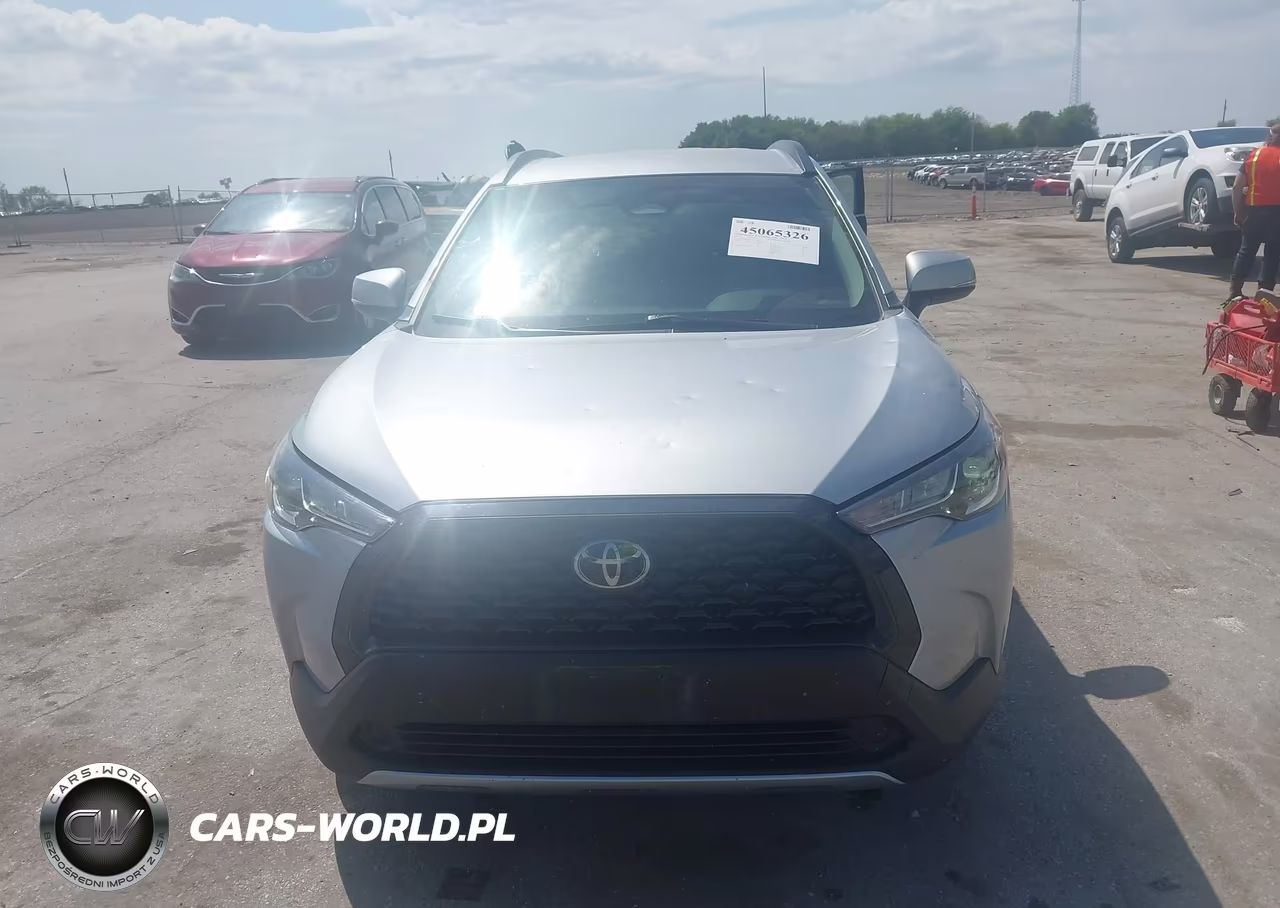 2023 Toyota Corolla Cross Le VIN:7MUCAABG8PV075388 - 12