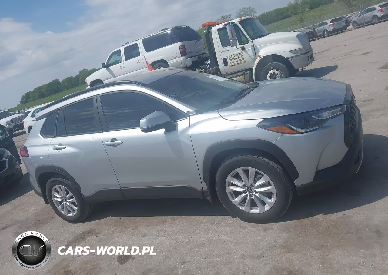 2023 Toyota Corolla Cross Le VIN:7MUCAABG8PV075388 - 13
