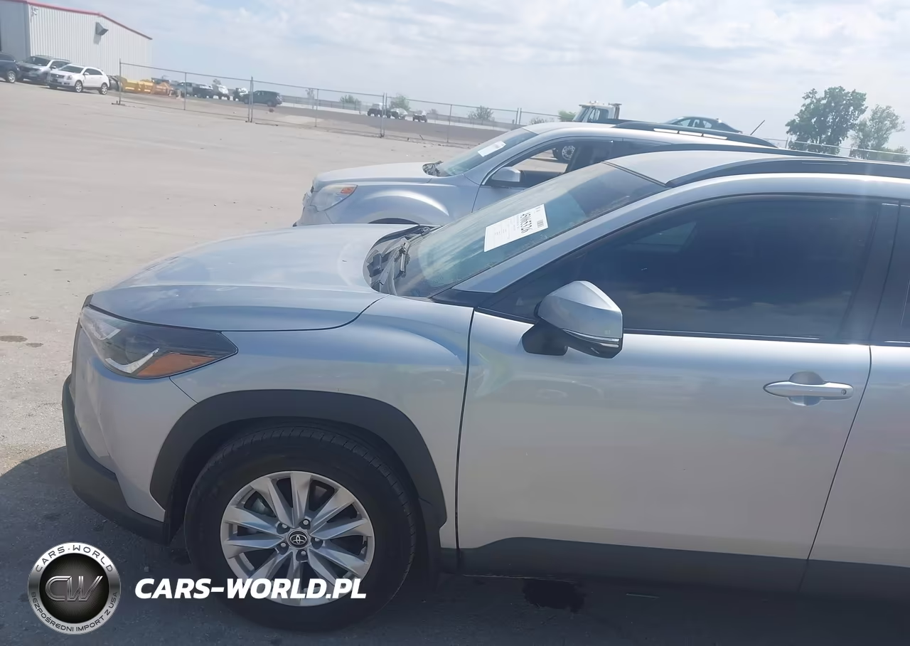 2023 Toyota Corolla Cross Le VIN:7MUCAABG8PV075388 - 17