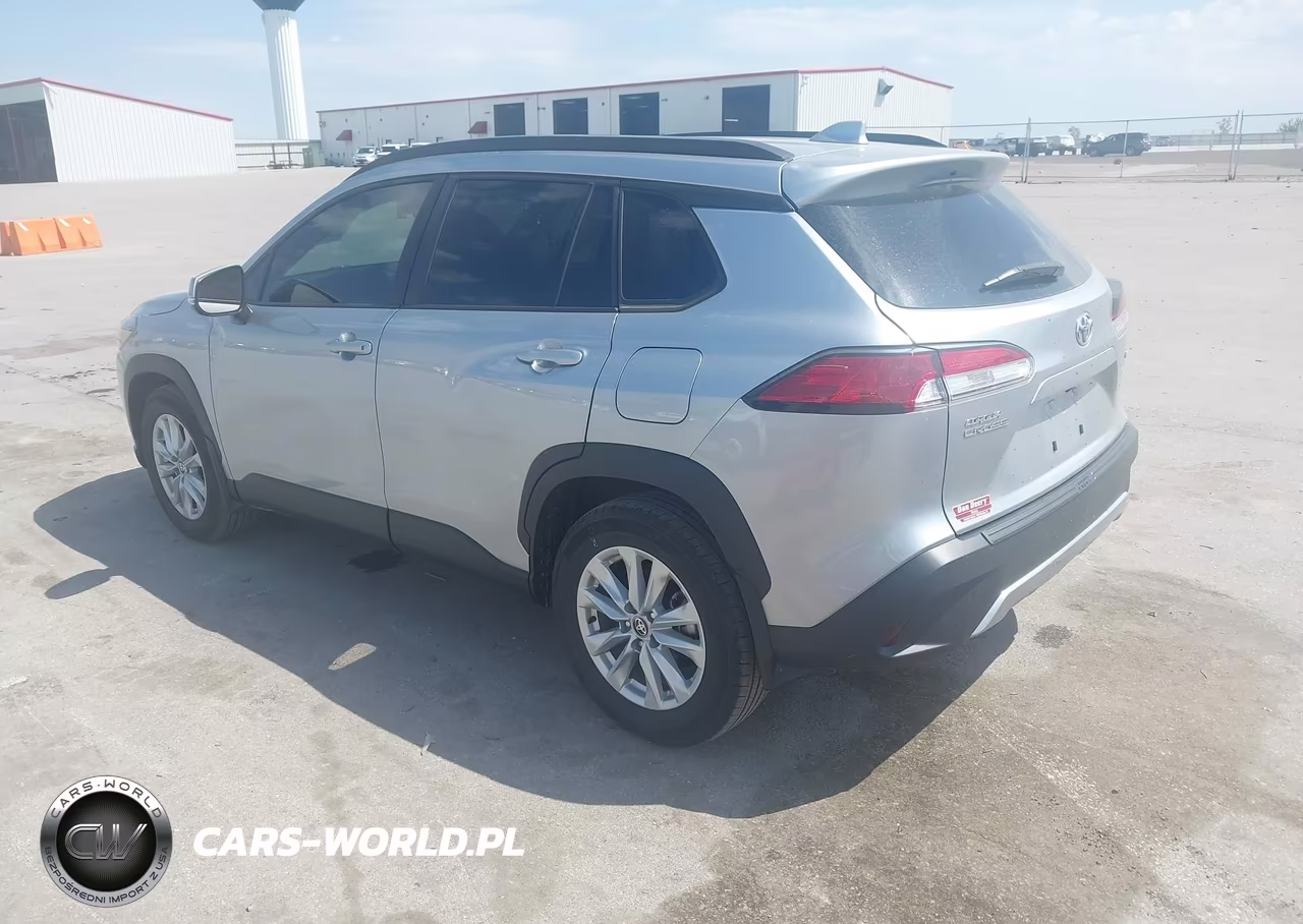 2023 Toyota Corolla Cross Le VIN:7MUCAABG8PV075388 - 3