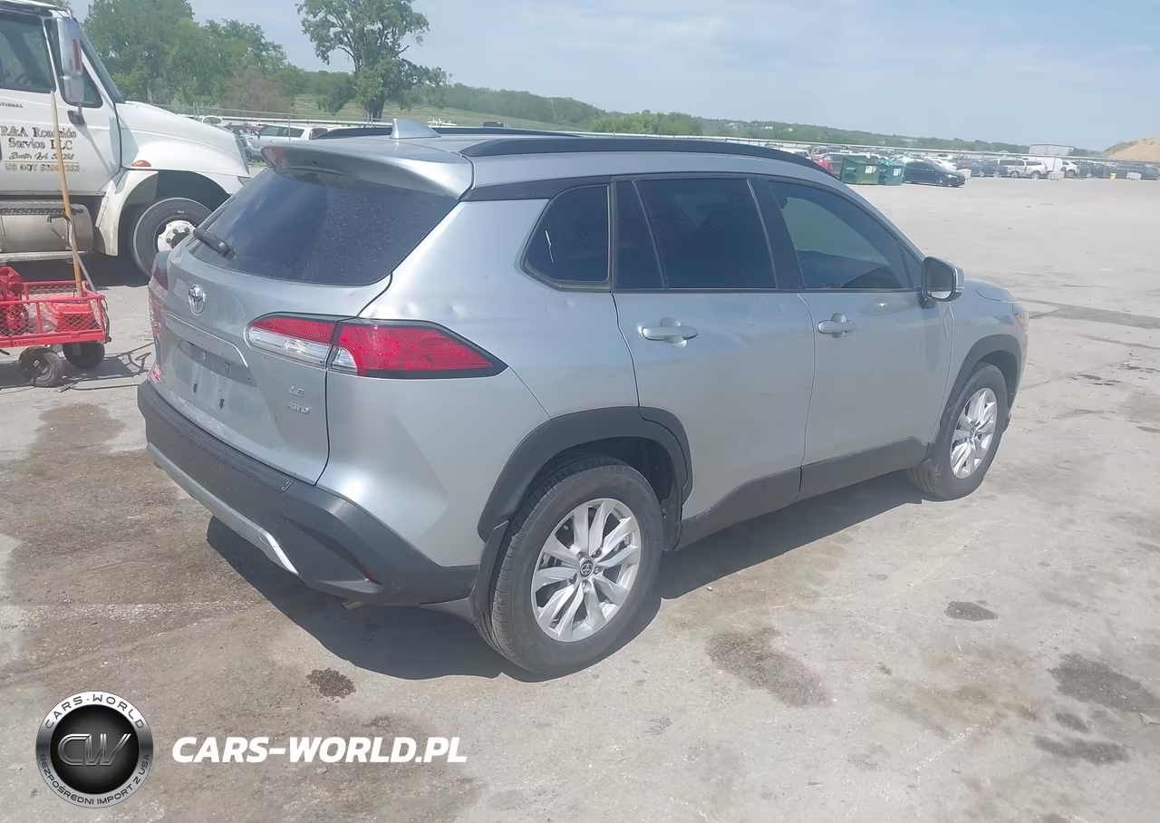 2023 Toyota Corolla Cross Le VIN:7MUCAABG8PV075388 - 4