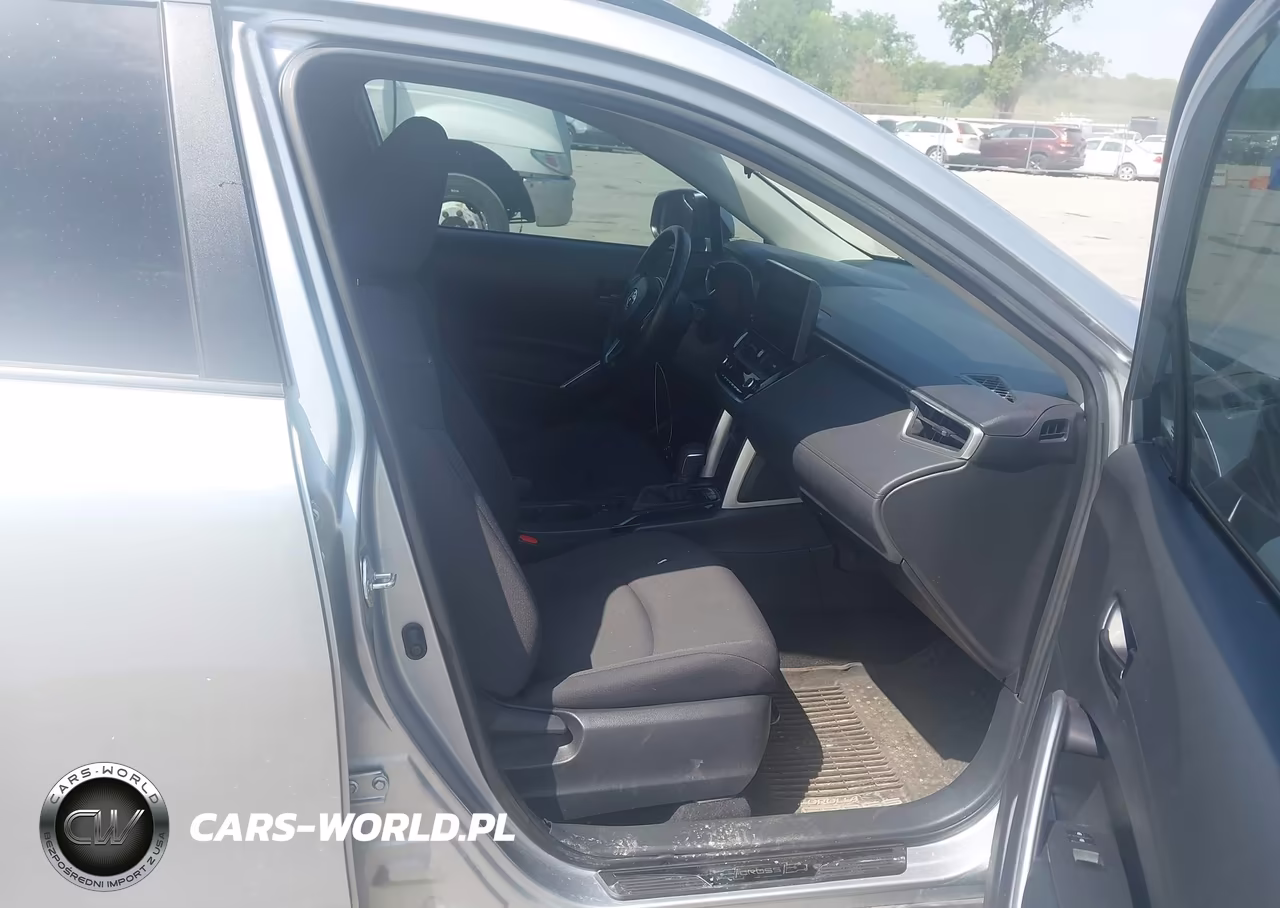 2023 Toyota Corolla Cross Le VIN:7MUCAABG8PV075388 - 5