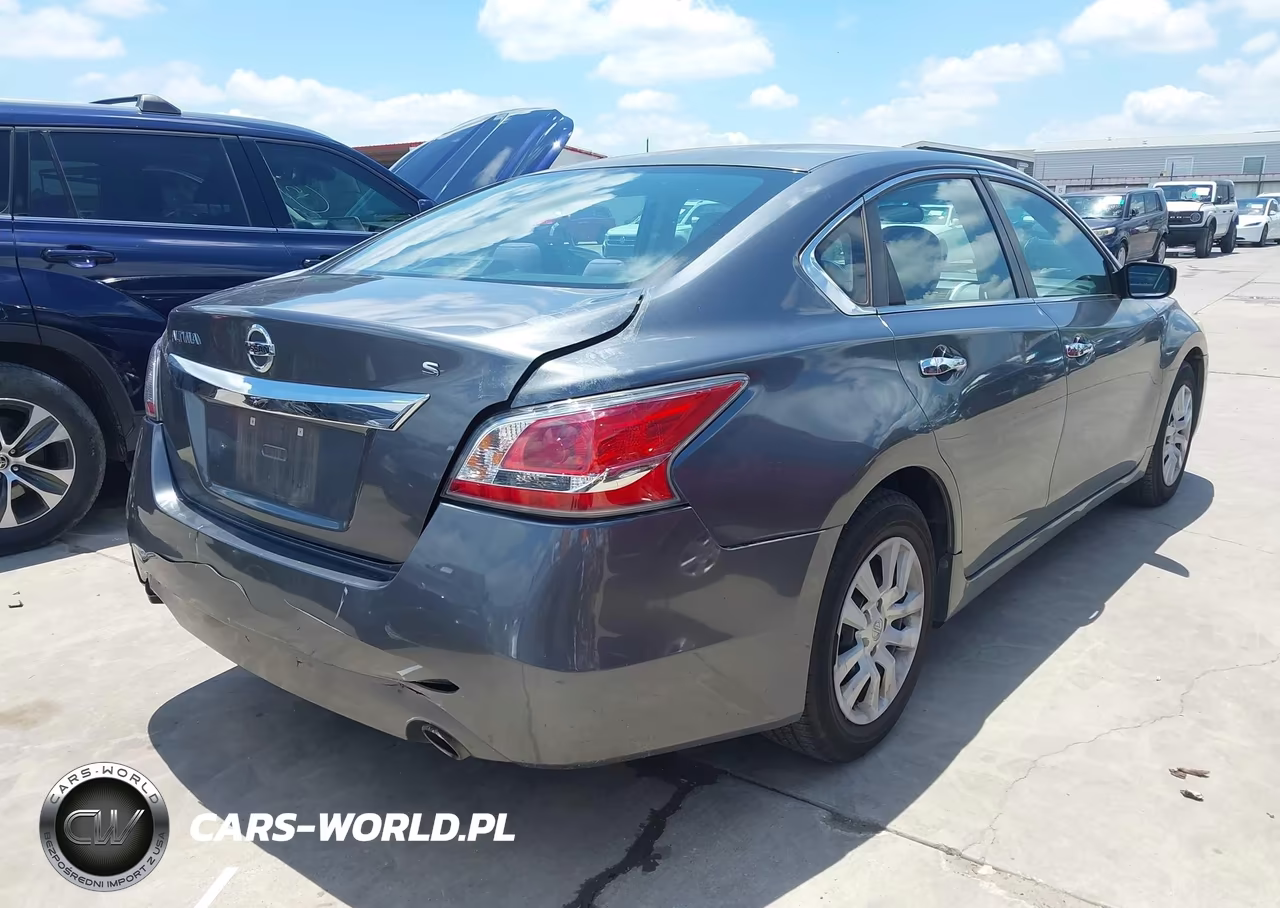 2014 Nissan Altima 2.5 S VIN:1N4AL3AP2EN358113 - 4