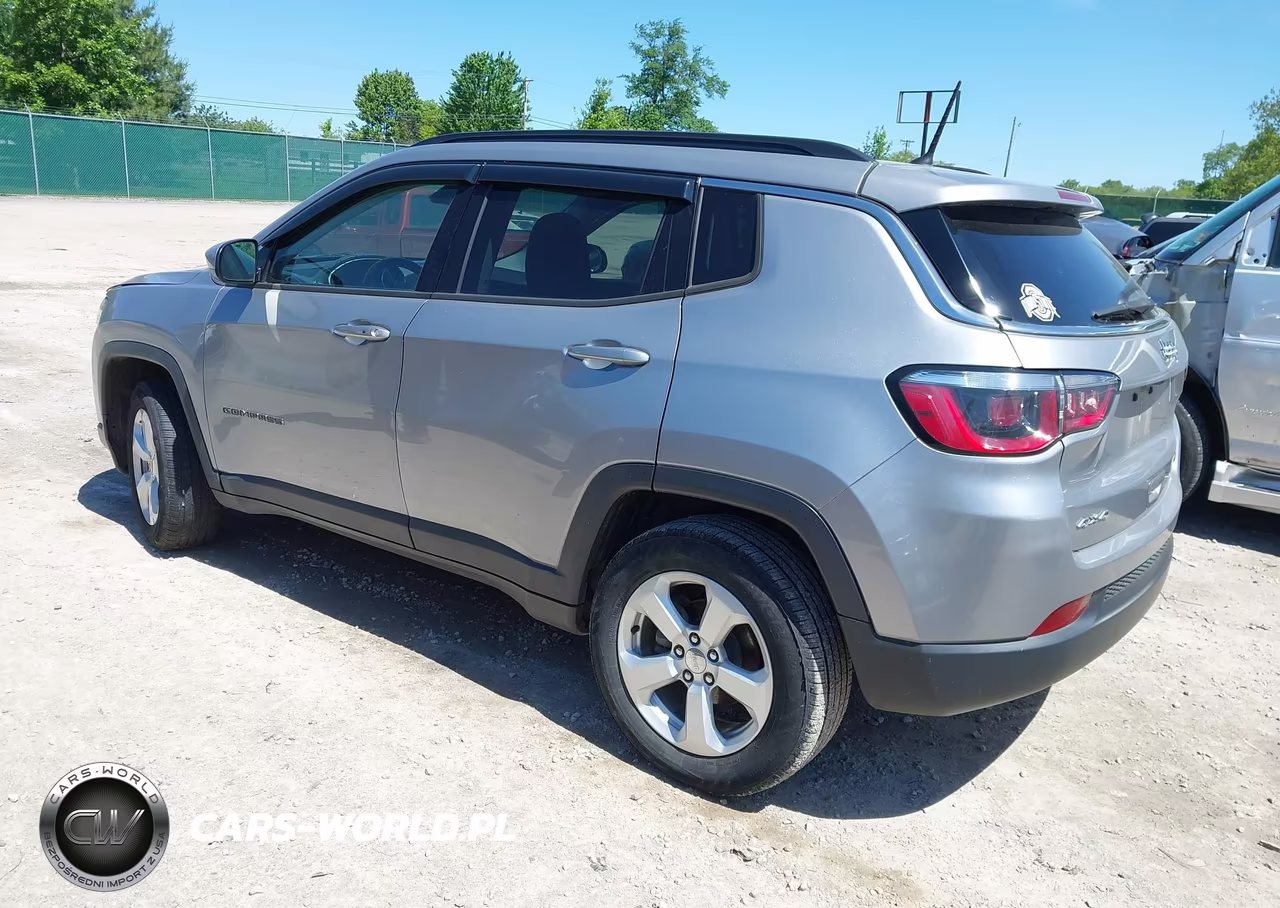 2017 Jeep New Compass Latitude 4X4 VIN:3C4NJDBB5HT679786 - 3
