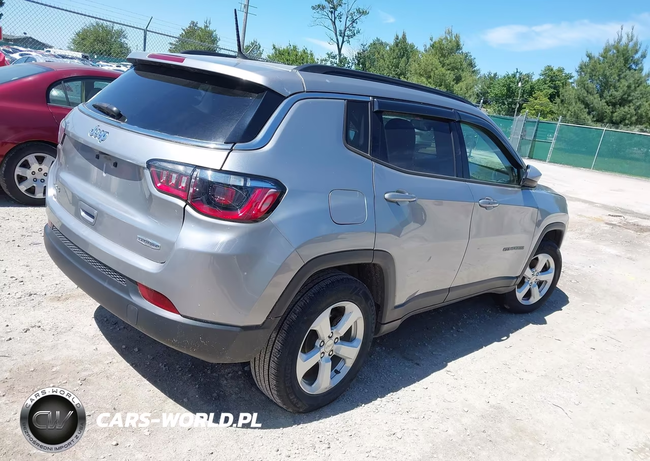 2017 Jeep New Compass Latitude 4X4 VIN:3C4NJDBB5HT679786 - 4