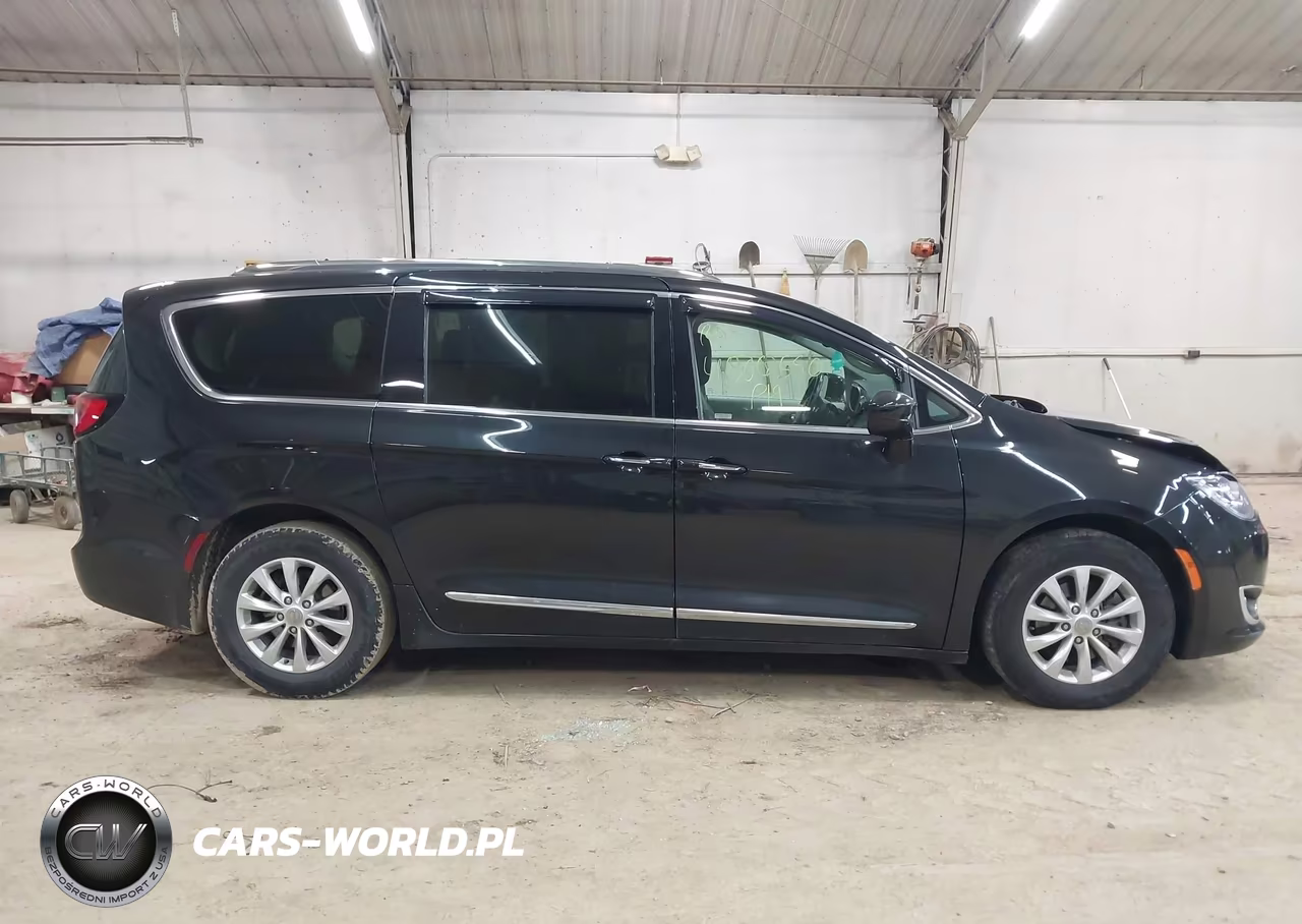 2019 Chrysler Pacifica Touring L VIN:2C4RC1BG7KR613482 - 13