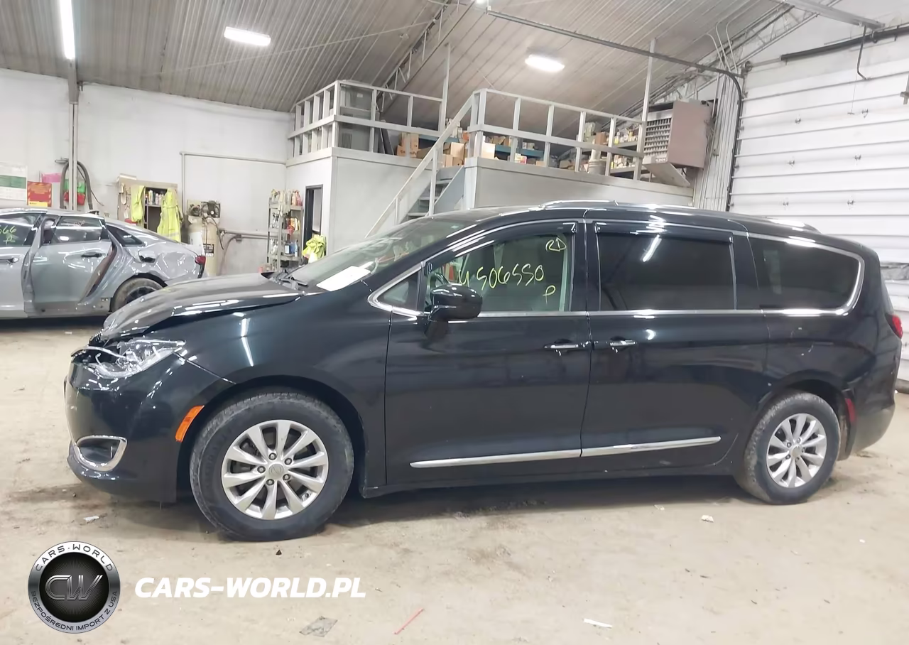 2019 Chrysler Pacifica Touring L VIN:2C4RC1BG7KR613482 - 14