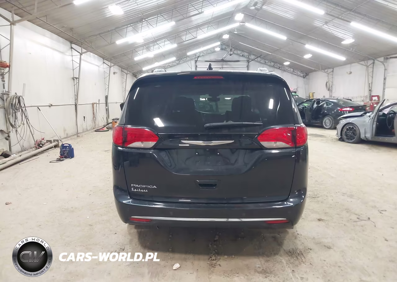 2019 Chrysler Pacifica Touring L VIN:2C4RC1BG7KR613482 - 16