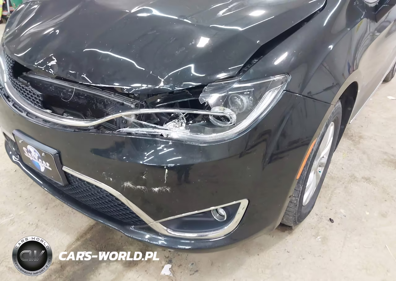 2019 Chrysler Pacifica Touring L VIN:2C4RC1BG7KR613482 - 17