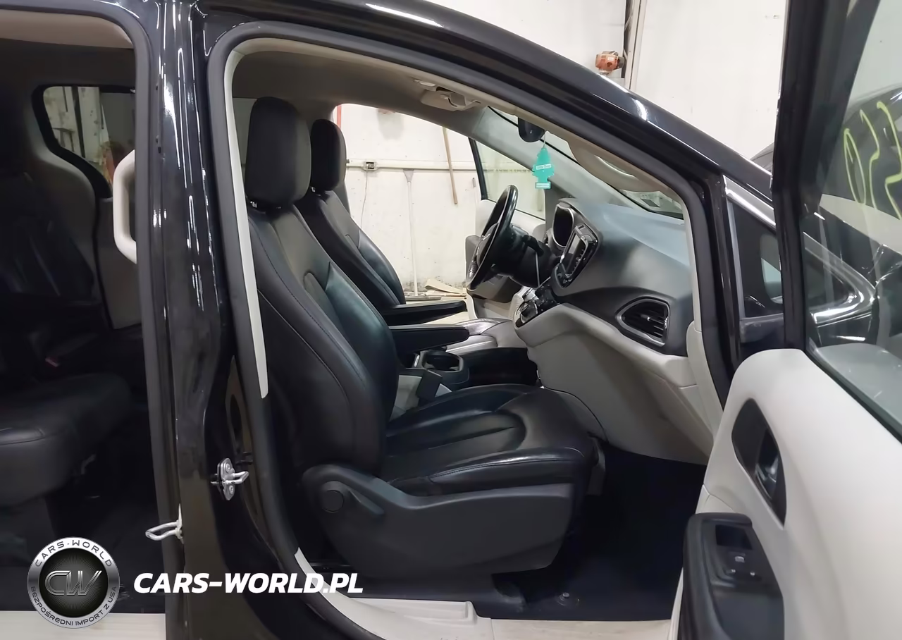 2019 Chrysler Pacifica Touring L VIN:2C4RC1BG7KR613482 - 5