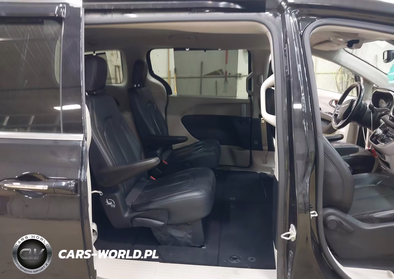 2019 Chrysler Pacifica Touring L VIN:2C4RC1BG7KR613482 - 8