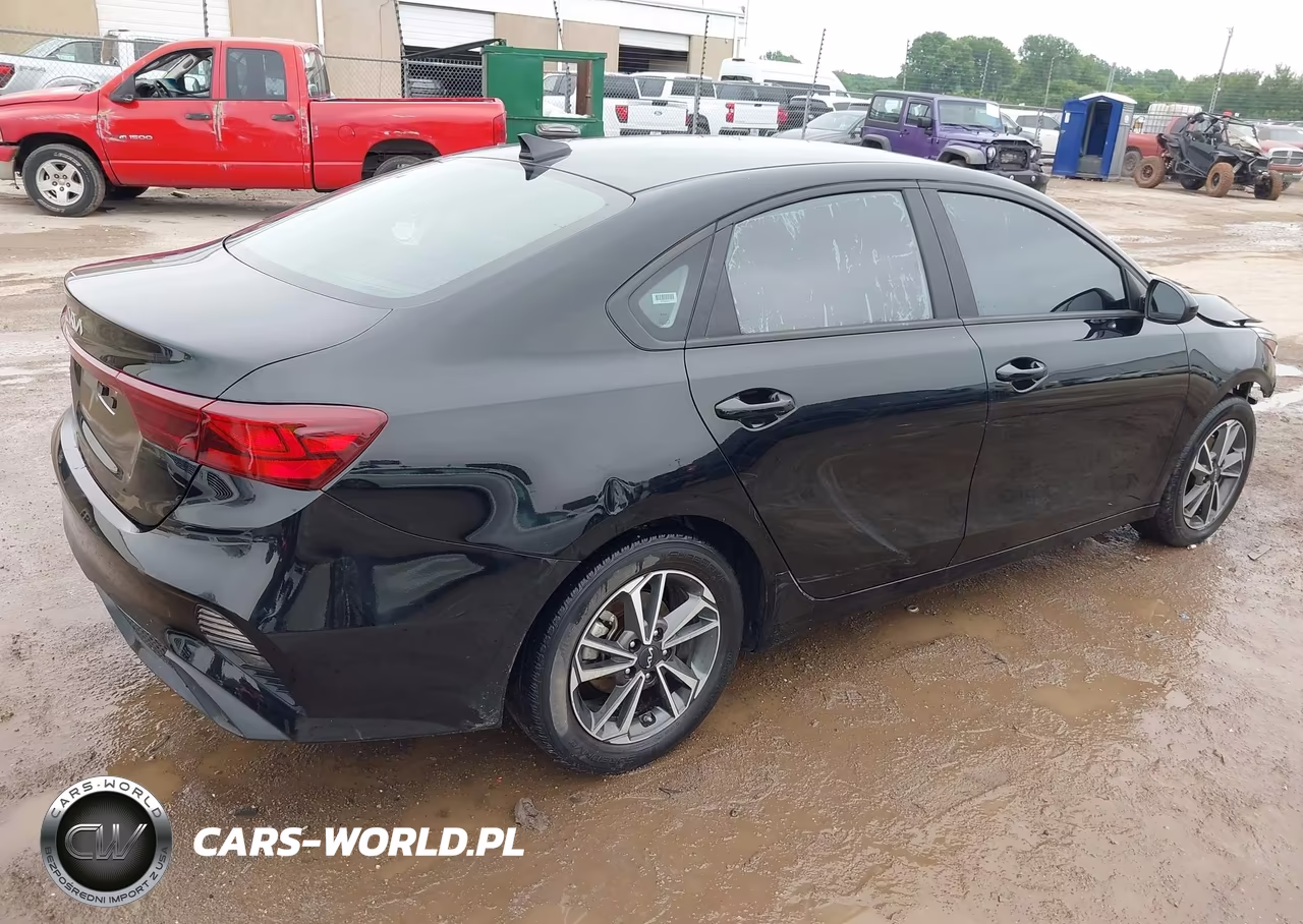 2023 Kia Forte Lxs VIN:3KPF24AD3PE567155 - 4