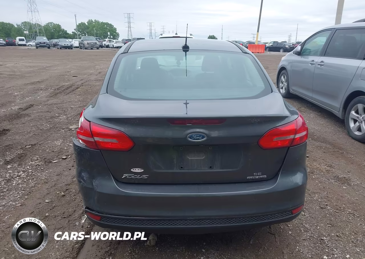 2015 Ford Focus Se VIN:1FADP3F22FL329478 - 6