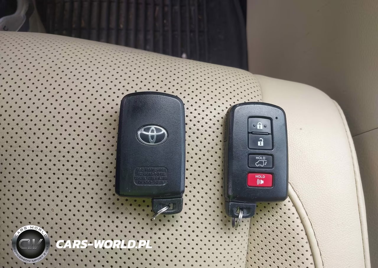 2017 Toyota Highlander Limited Platinum VIN:5TDDZRFH7HS393819 - 11