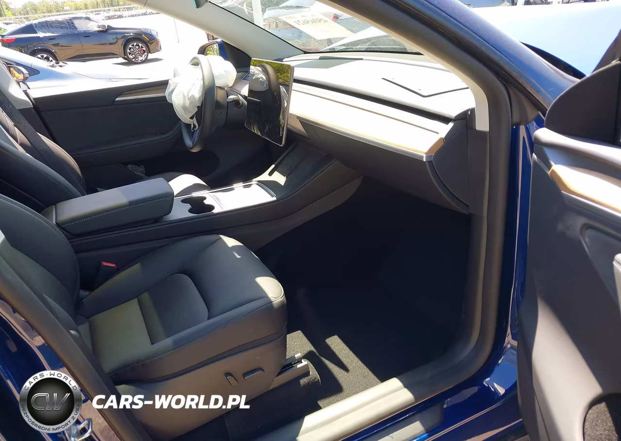 2025 Tesla Model Y Long Range Dual Motor All-Wheel Drive VIN:7SAYGDEE6SA363918 - 5