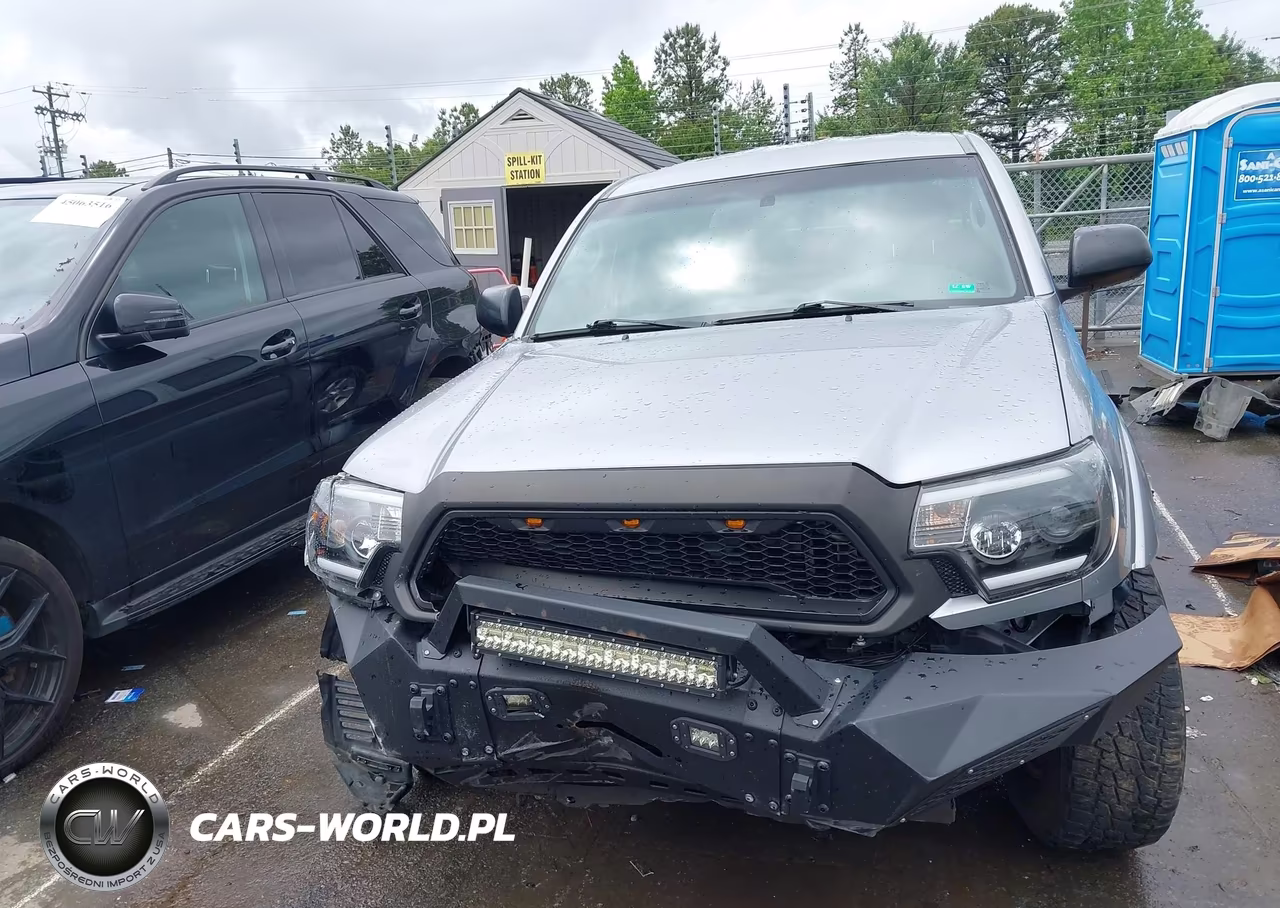 2015 Toyota Tacoma Base V6 VIN:3TMLU4EN1FM165414 - 11