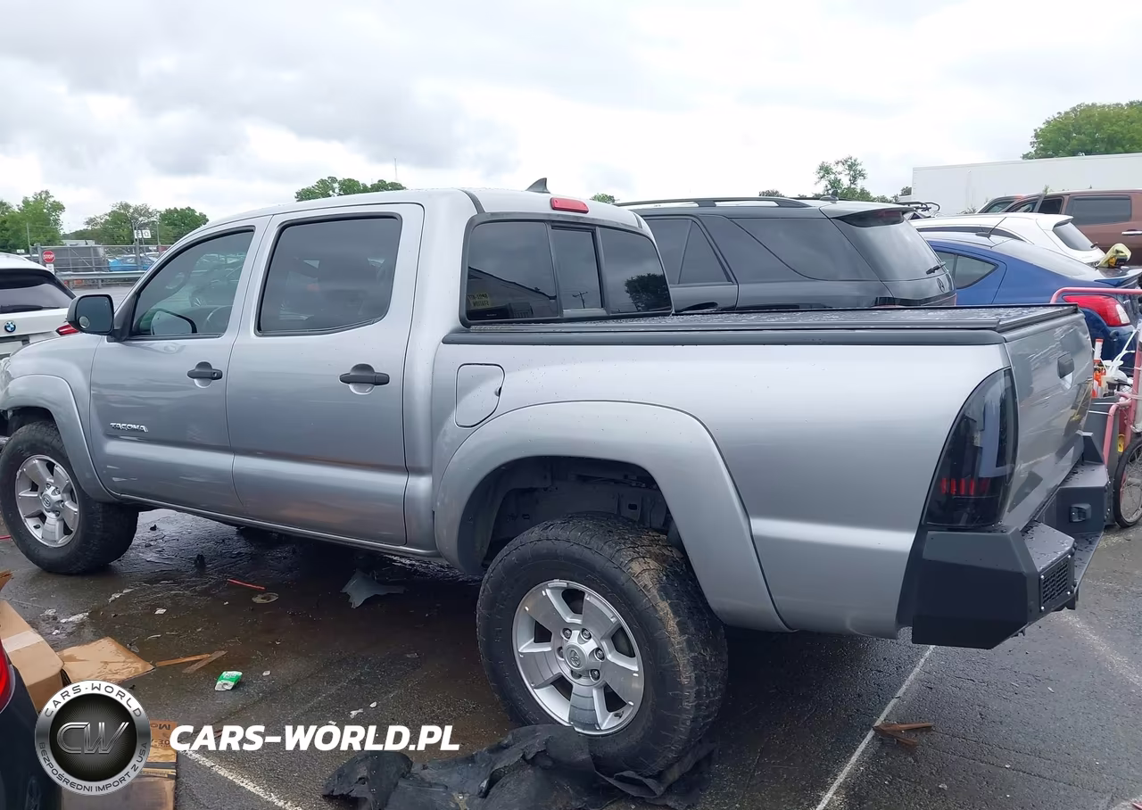 2015 Toyota Tacoma Base V6 VIN:3TMLU4EN1FM165414 - 13