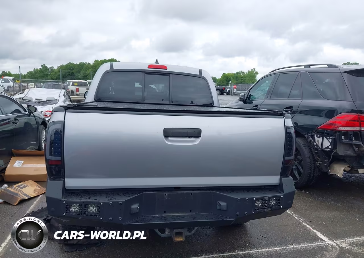 2015 Toyota Tacoma Base V6 VIN:3TMLU4EN1FM165414 - 15