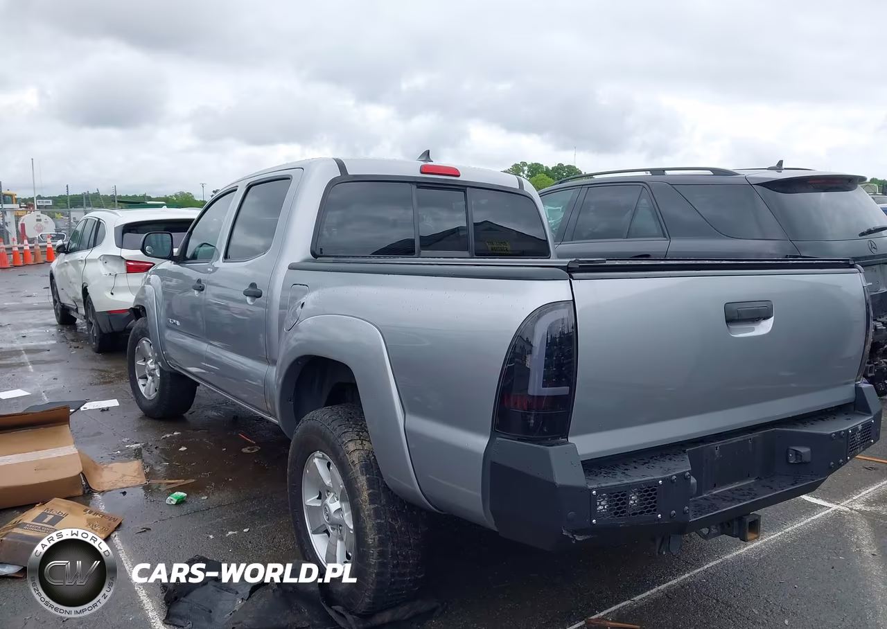 2015 Toyota Tacoma Base V6 VIN:3TMLU4EN1FM165414 - 3