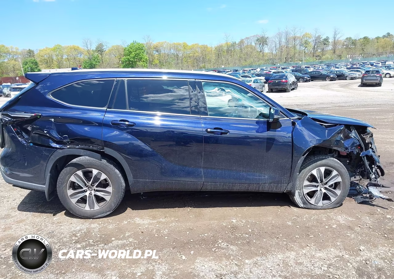 2022 Toyota Highlander Xle VIN:5TDGZRBH6NS257826 - 13