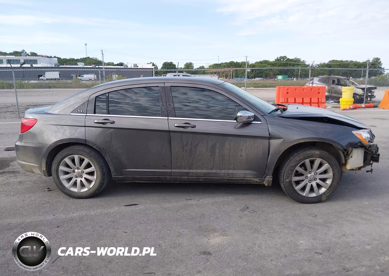 2014 Chrysler 200 Touring VIN:1C3CCBBB8EN177215 - 14