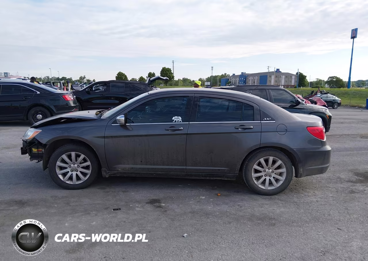 2014 Chrysler 200 Touring VIN:1C3CCBBB8EN177215 - 15
