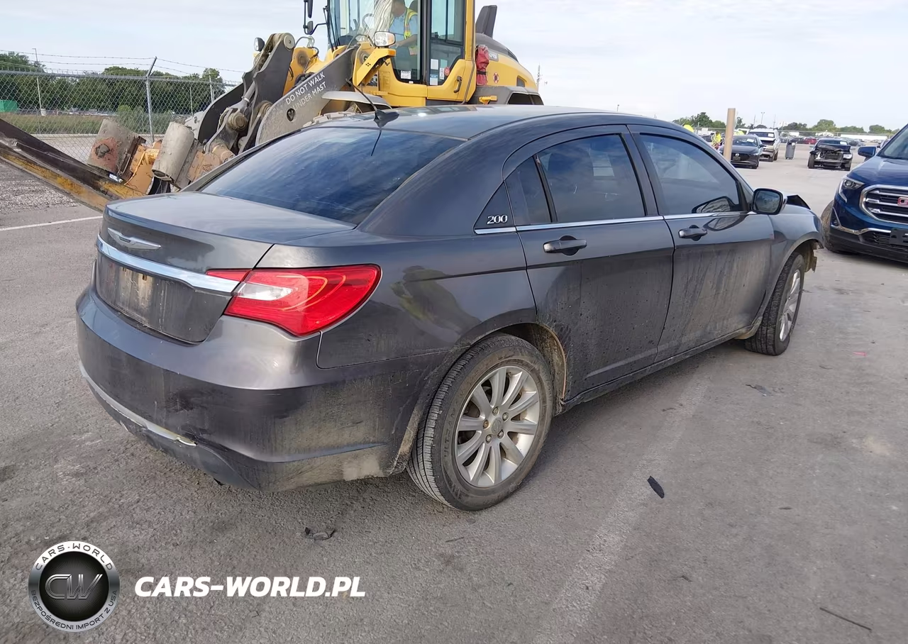2014 Chrysler 200 Touring VIN:1C3CCBBB8EN177215 - 4