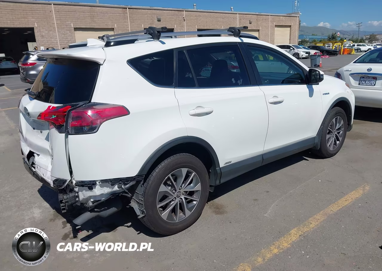 2018 Toyota Rav4 Hybrid Le VIN:JTMRJREV5JD232388 - 4