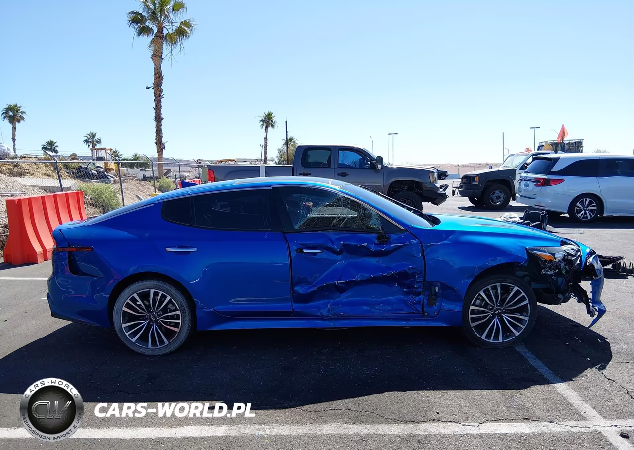 2018 Kia Stinger Premium VIN:KNAE25LA3J6014021 - 14
