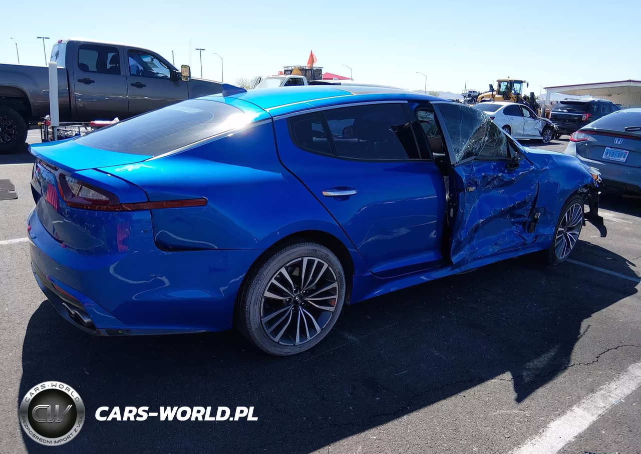 2018 Kia Stinger Premium VIN:KNAE25LA3J6014021 - 4
