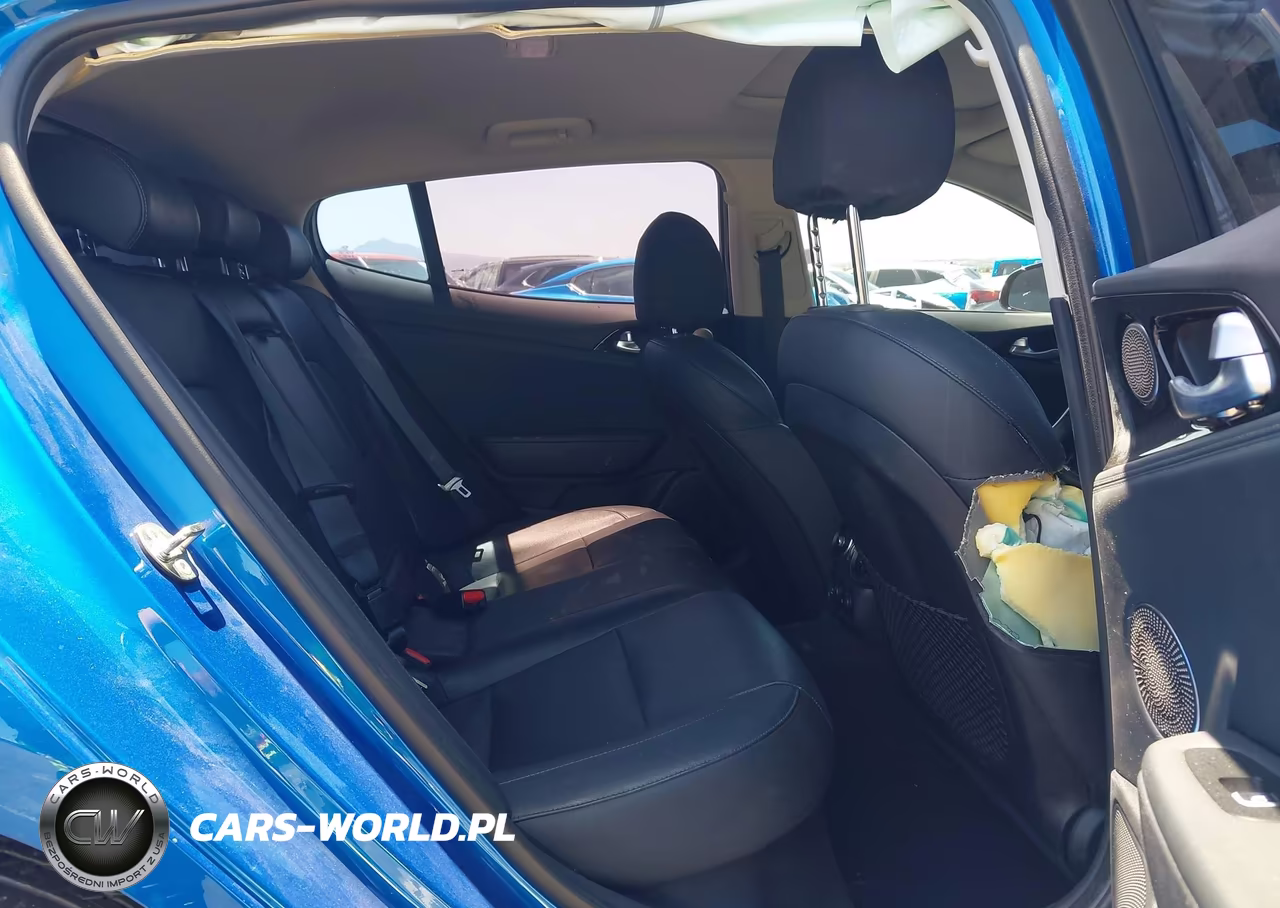 2018 Kia Stinger Premium VIN:KNAE25LA3J6014021 - 8