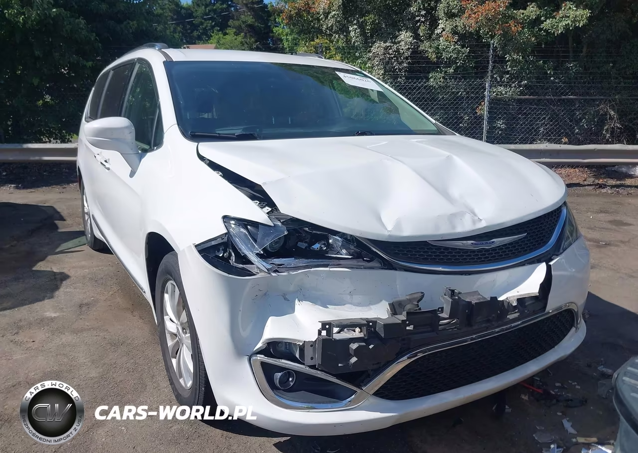 2019 Chrysler Pacifica Touring L VIN:2C4RC1BG6KR555400 - 12