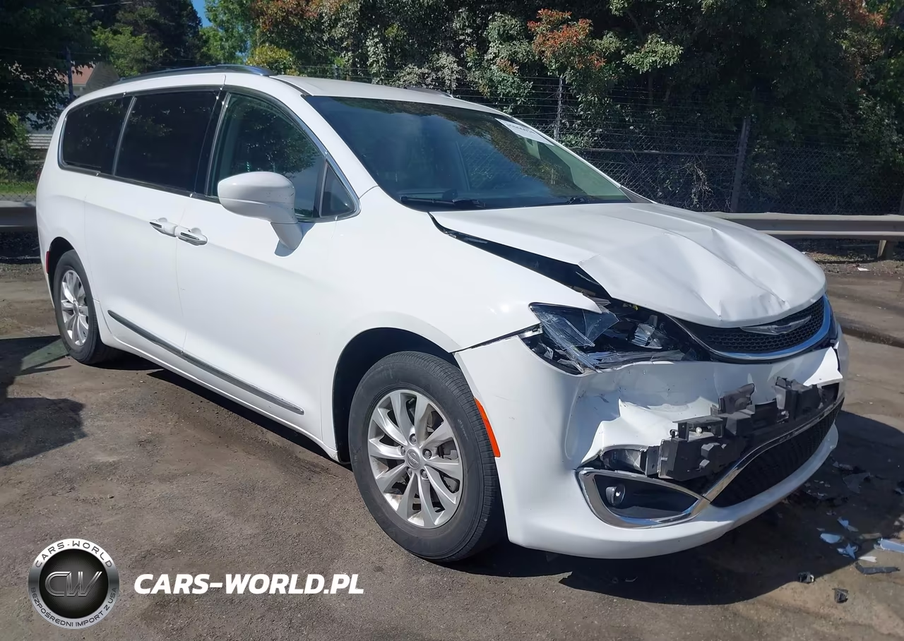 2019 Chrysler Pacifica Touring L VIN:2C4RC1BG6KR555400 - 13