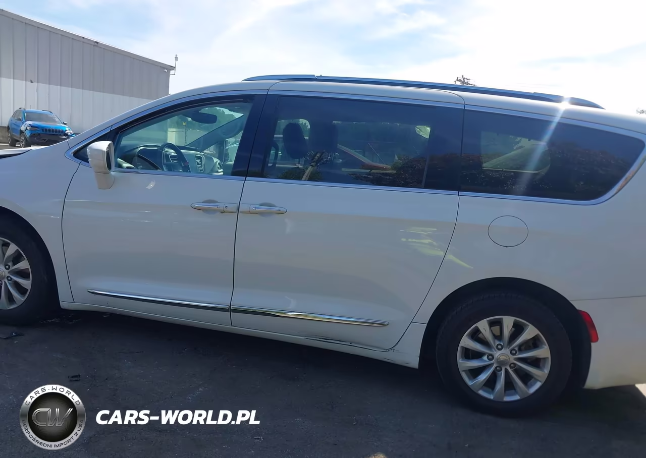 2019 Chrysler Pacifica Touring L VIN:2C4RC1BG6KR555400 - 14