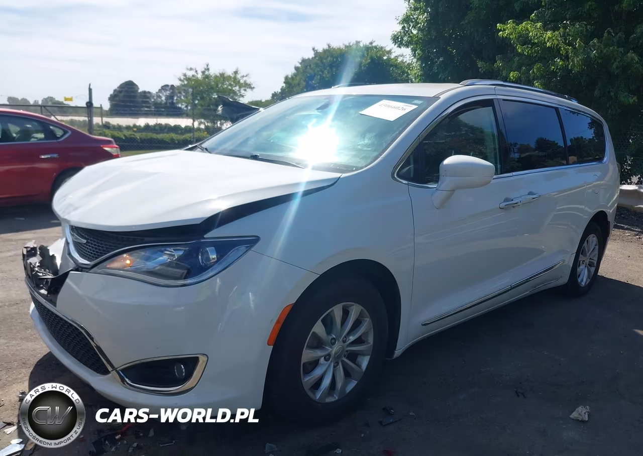2019 Chrysler Pacifica Touring L VIN:2C4RC1BG6KR555400 - 2