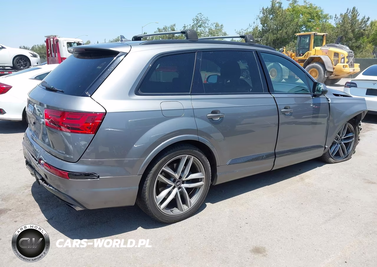 2017 Audi Q7 3.0T Premium VIN:WA1VAAF79HD029363 - 4