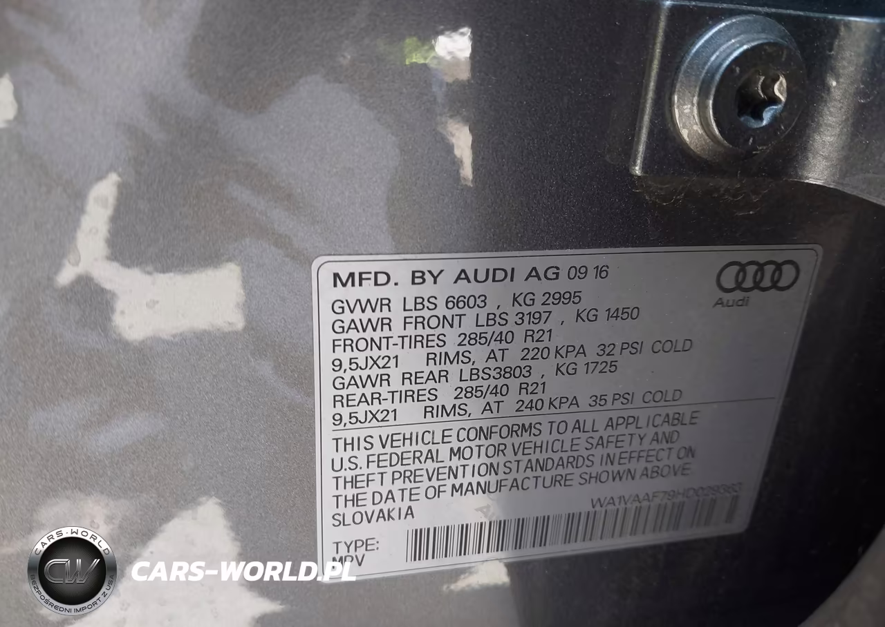 2017 Audi Q7 3.0T Premium VIN:WA1VAAF79HD029363 - 9