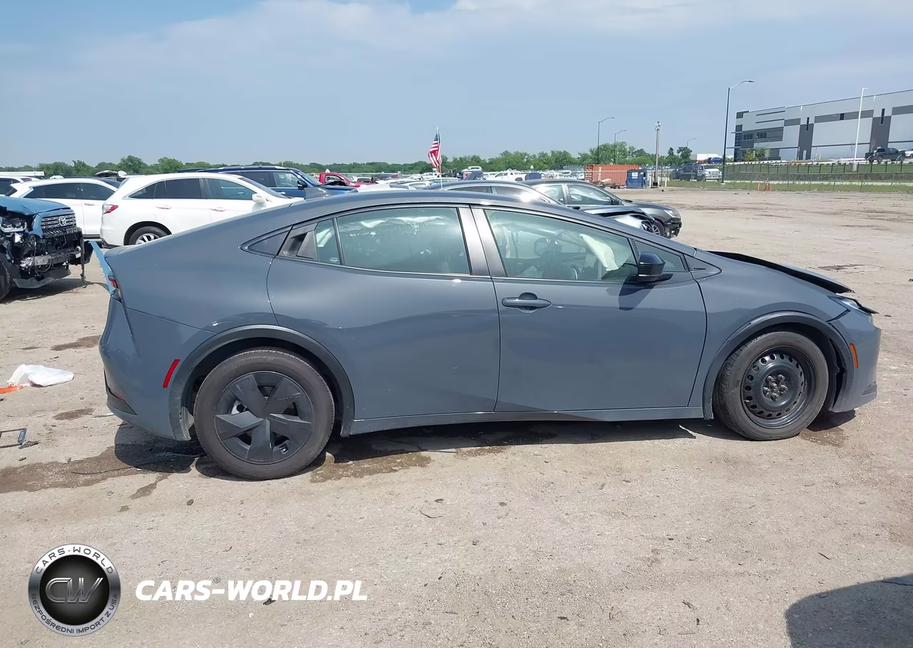2023 Toyota Prius Le VIN:JTDACAAU5P3009112 - 13