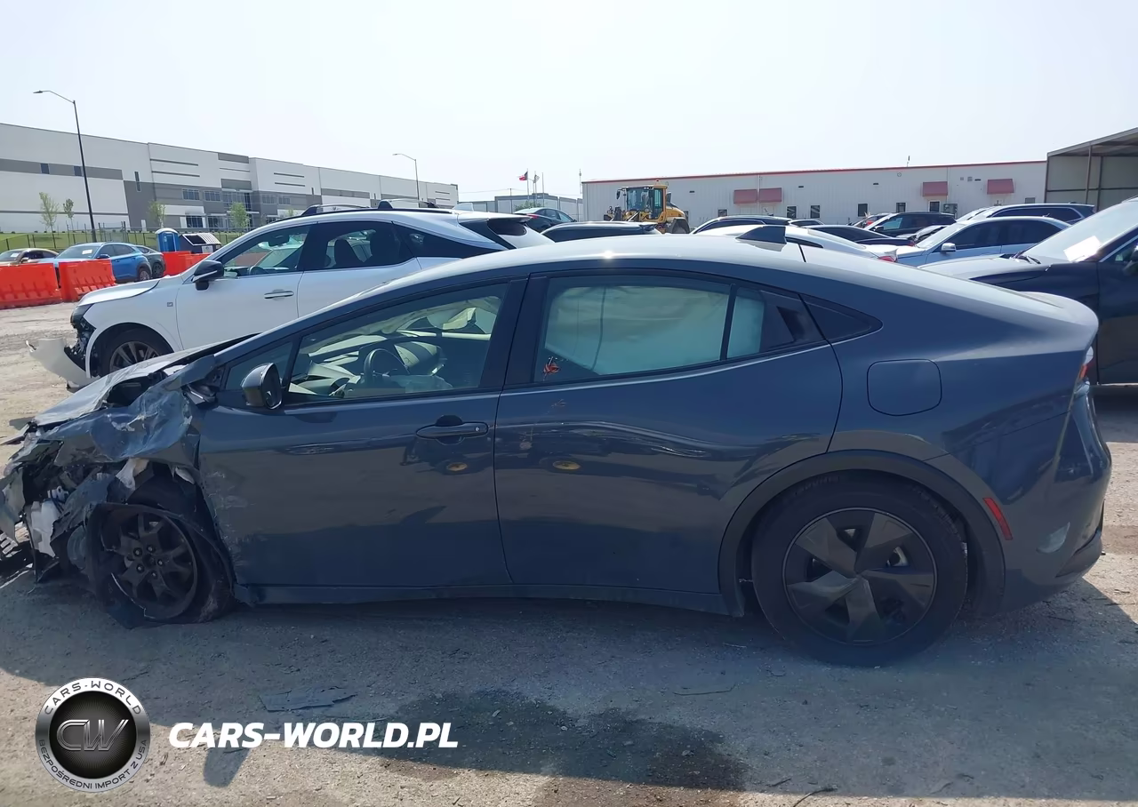 2023 Toyota Prius Le VIN:JTDACAAU5P3009112 - 14