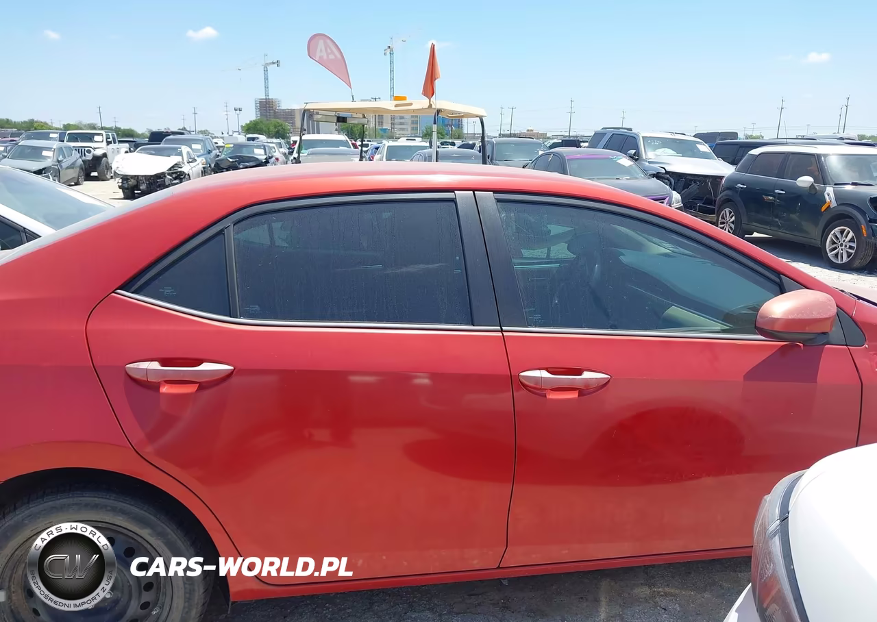 2015 Toyota Corolla Le VIN:5YFBURHE2FP206047 - 13