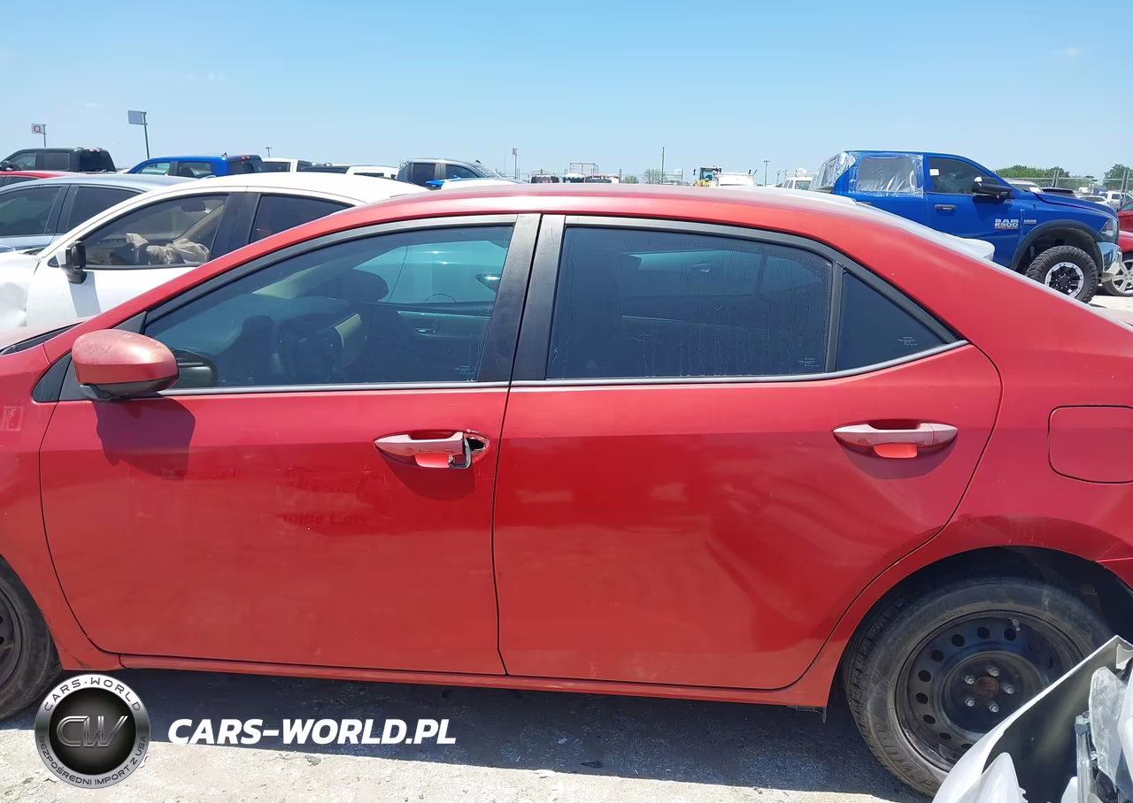 2015 Toyota Corolla Le VIN:5YFBURHE2FP206047 - 14