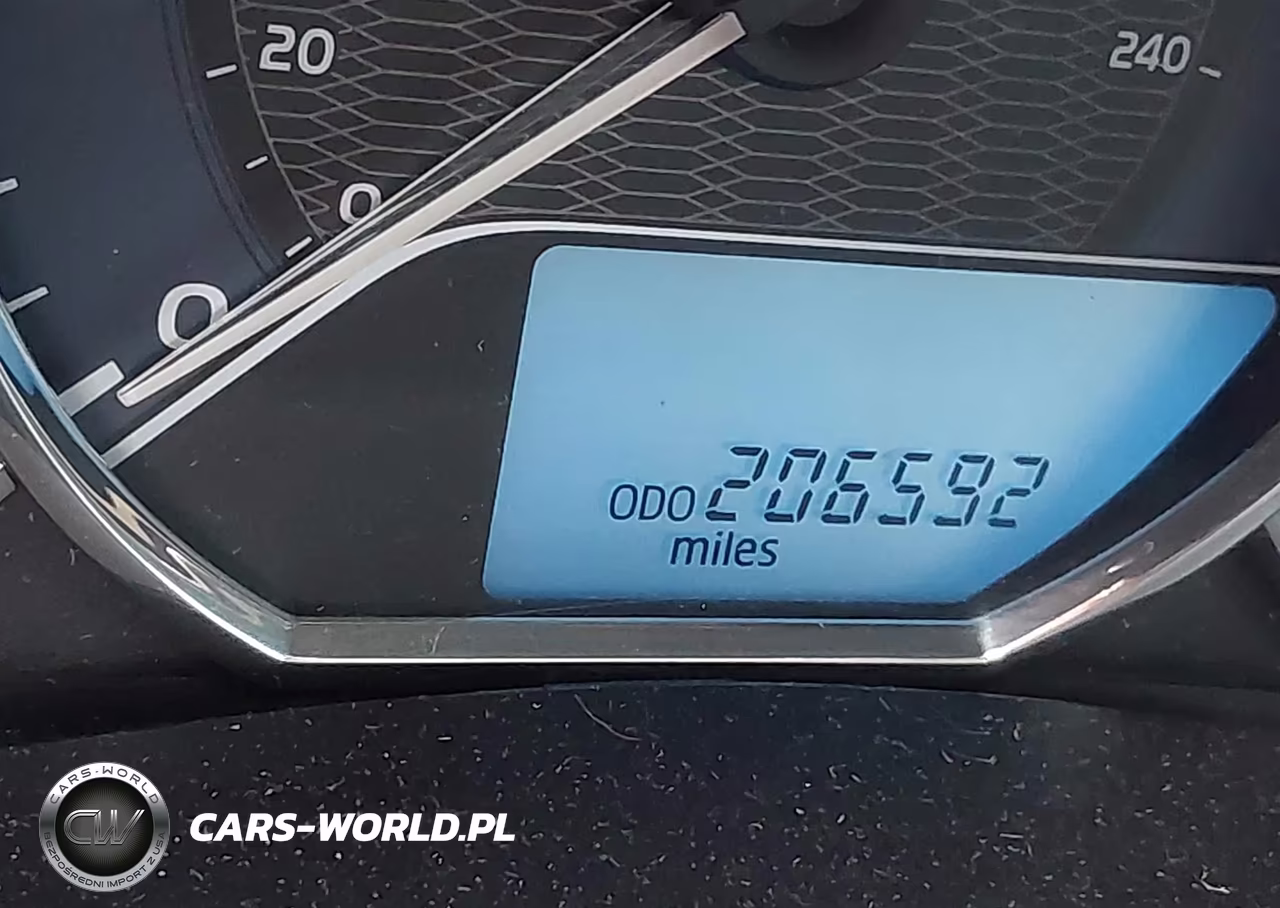 2015 Toyota Corolla Le VIN:5YFBURHE2FP206047 - 15