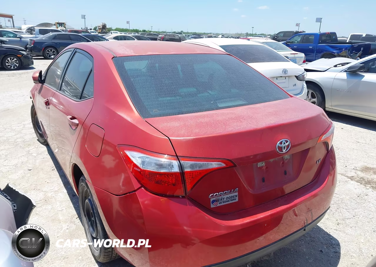 2015 Toyota Corolla Le VIN:5YFBURHE2FP206047 - 18