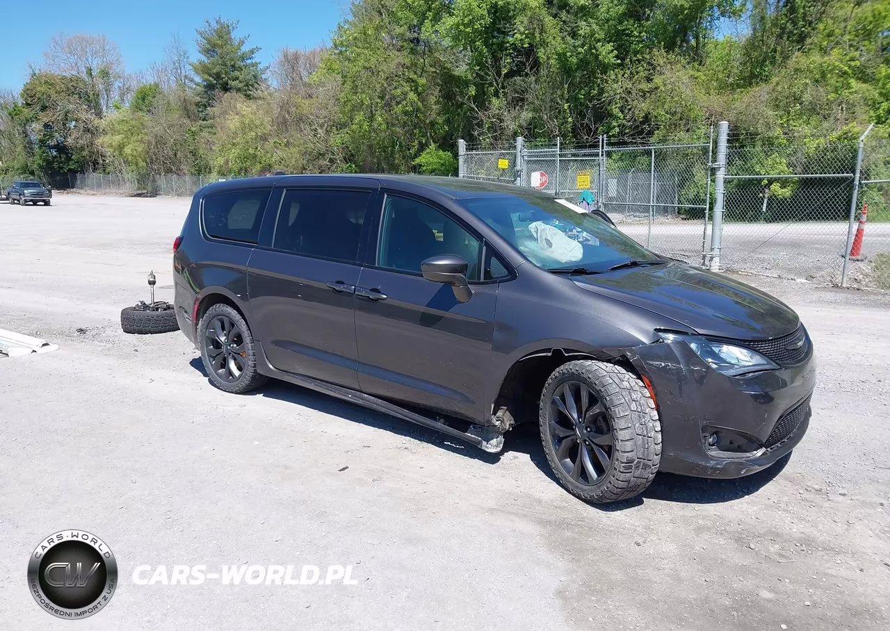 2018 Chrysler Pacifica Touring Plus – zdjęcie 1 z 12