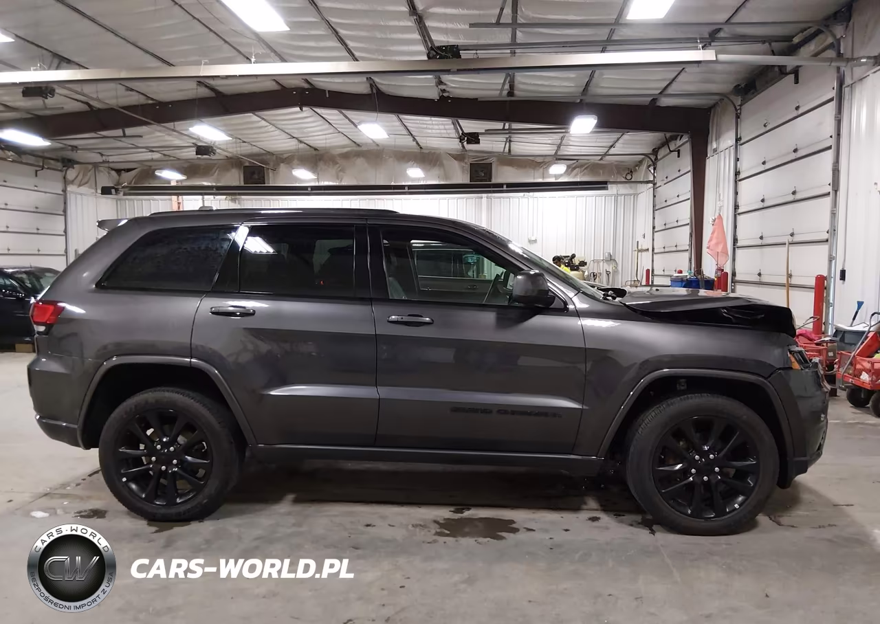 2018 Jeep Grand Cherokee Altitude 4X4 VIN:1C4RJFAG7JC475261 - 13
