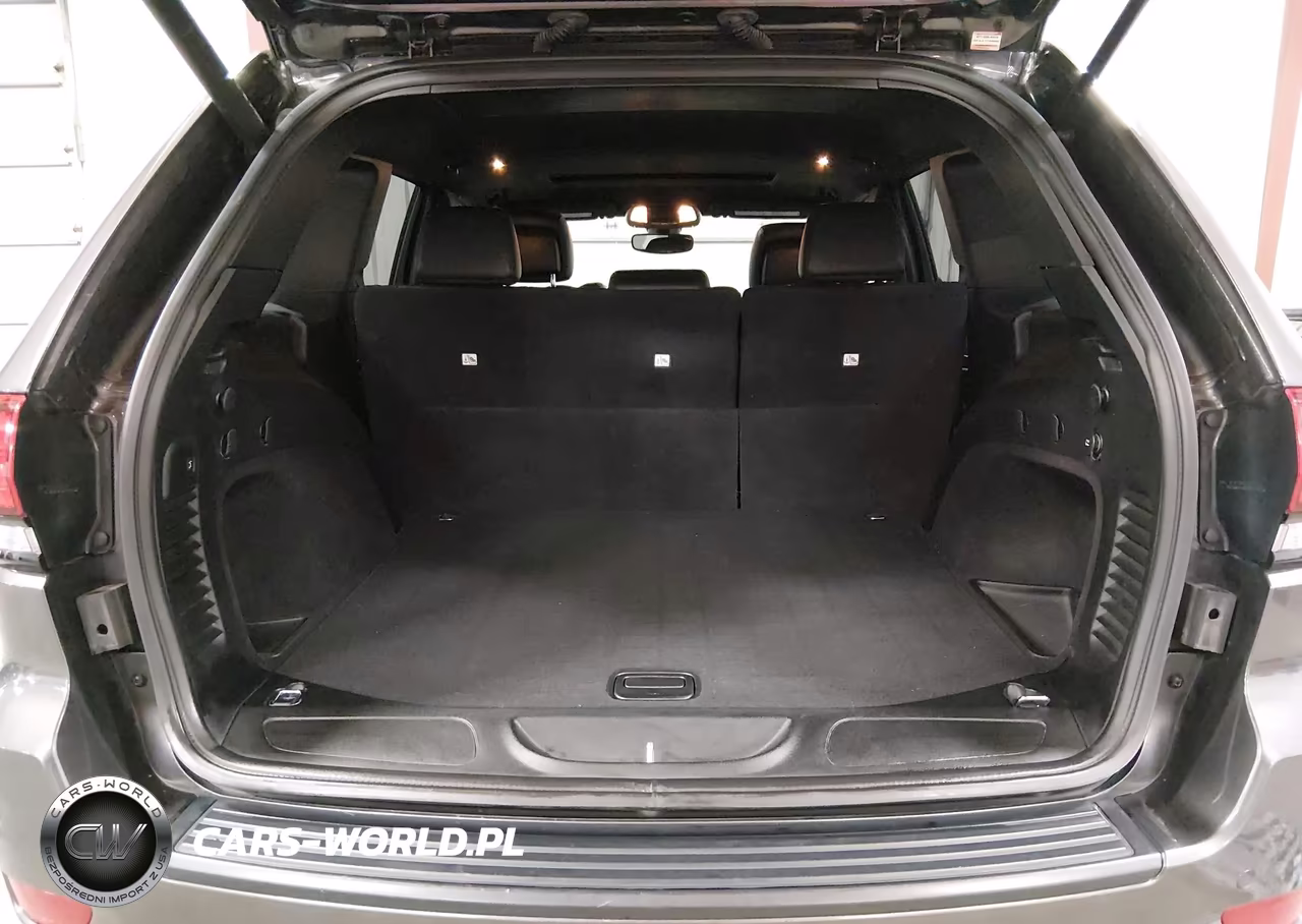2018 Jeep Grand Cherokee Altitude 4X4 VIN:1C4RJFAG7JC475261 - 17